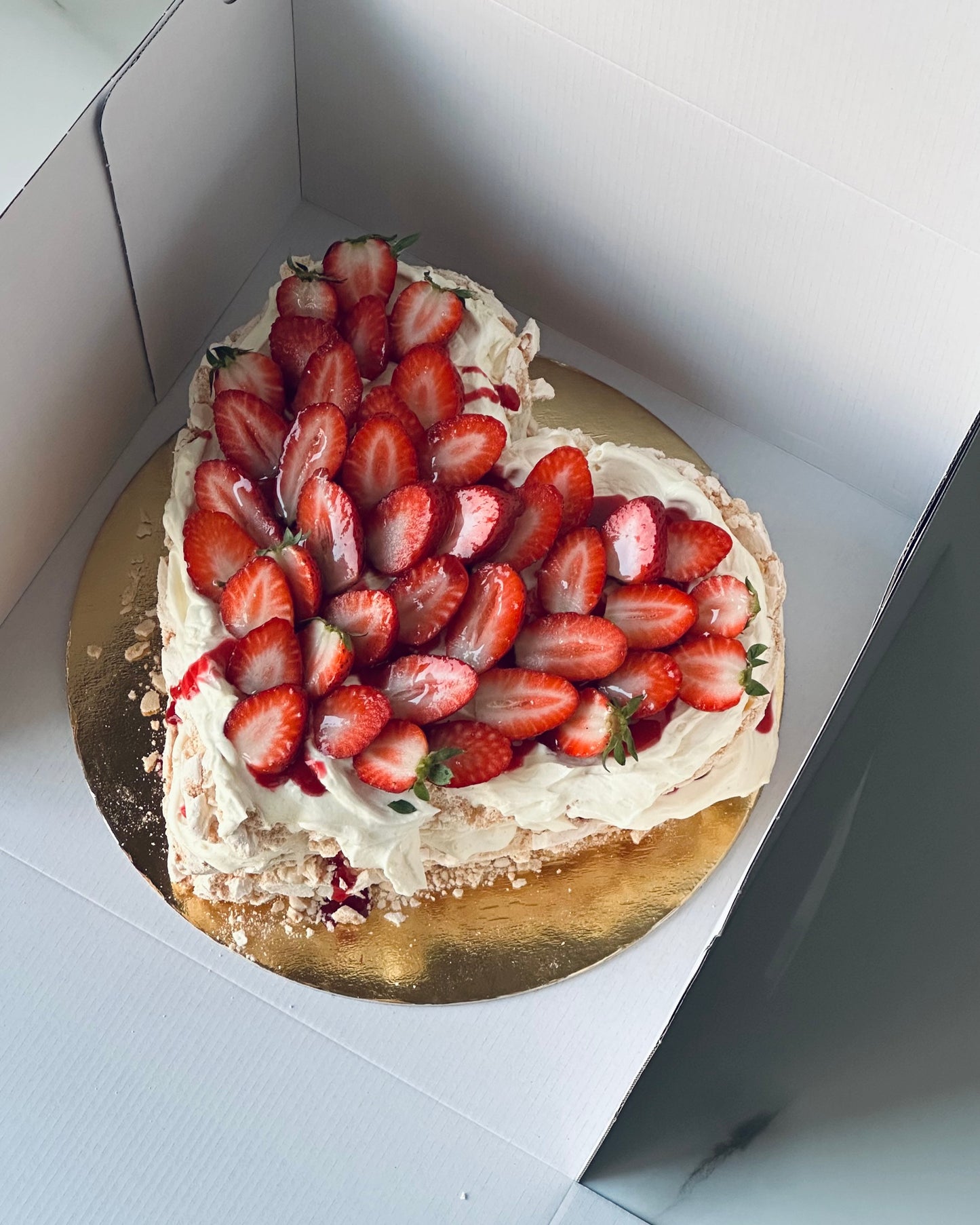 Tort Bezea cu fructe roșii (fără gluten)