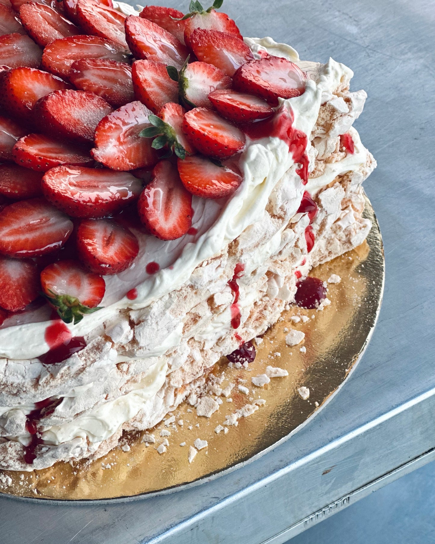 Tort Bezea cu fructe roșii (fără gluten)
