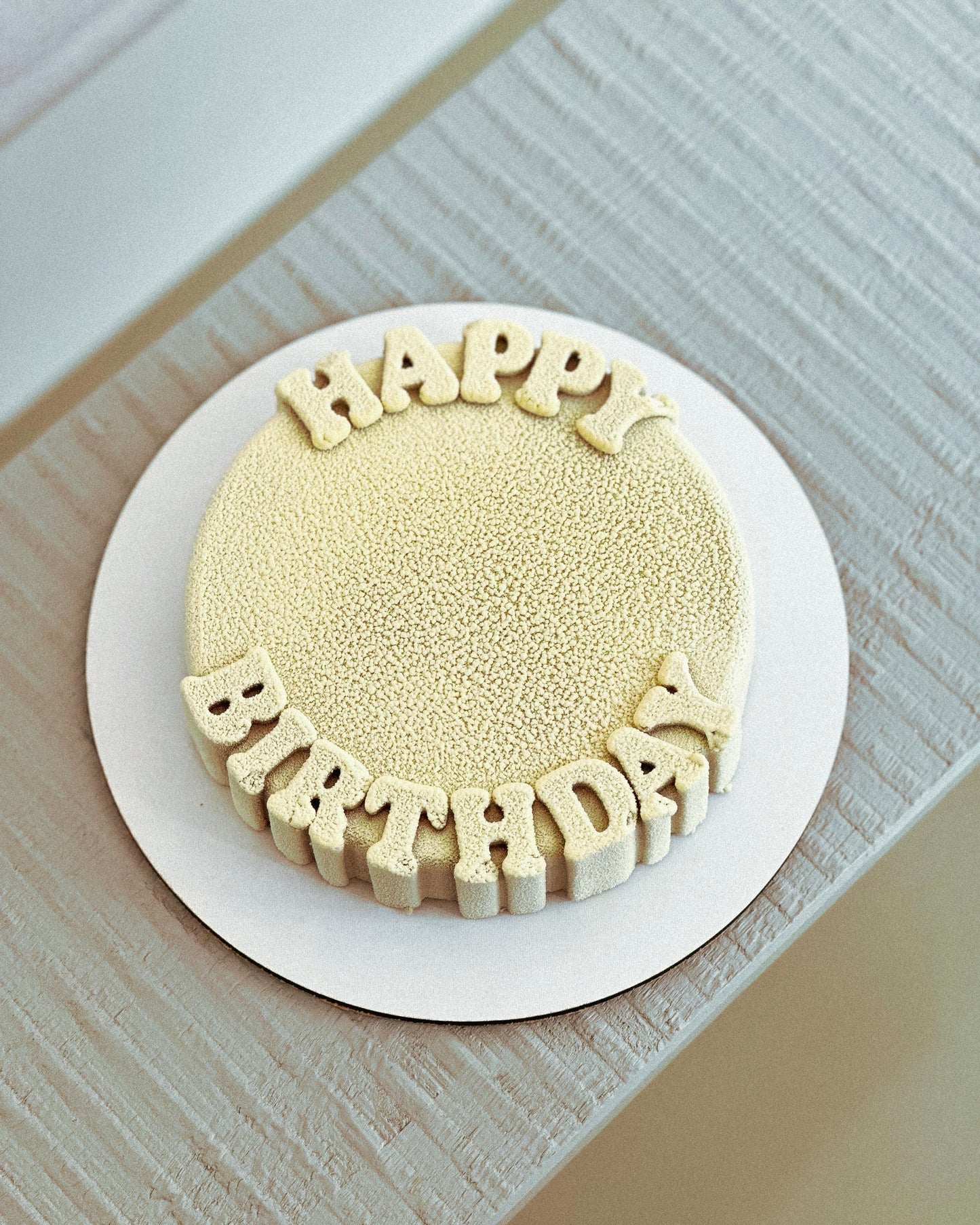 Entremet cu ciocolată, zmeură și coacăze negre