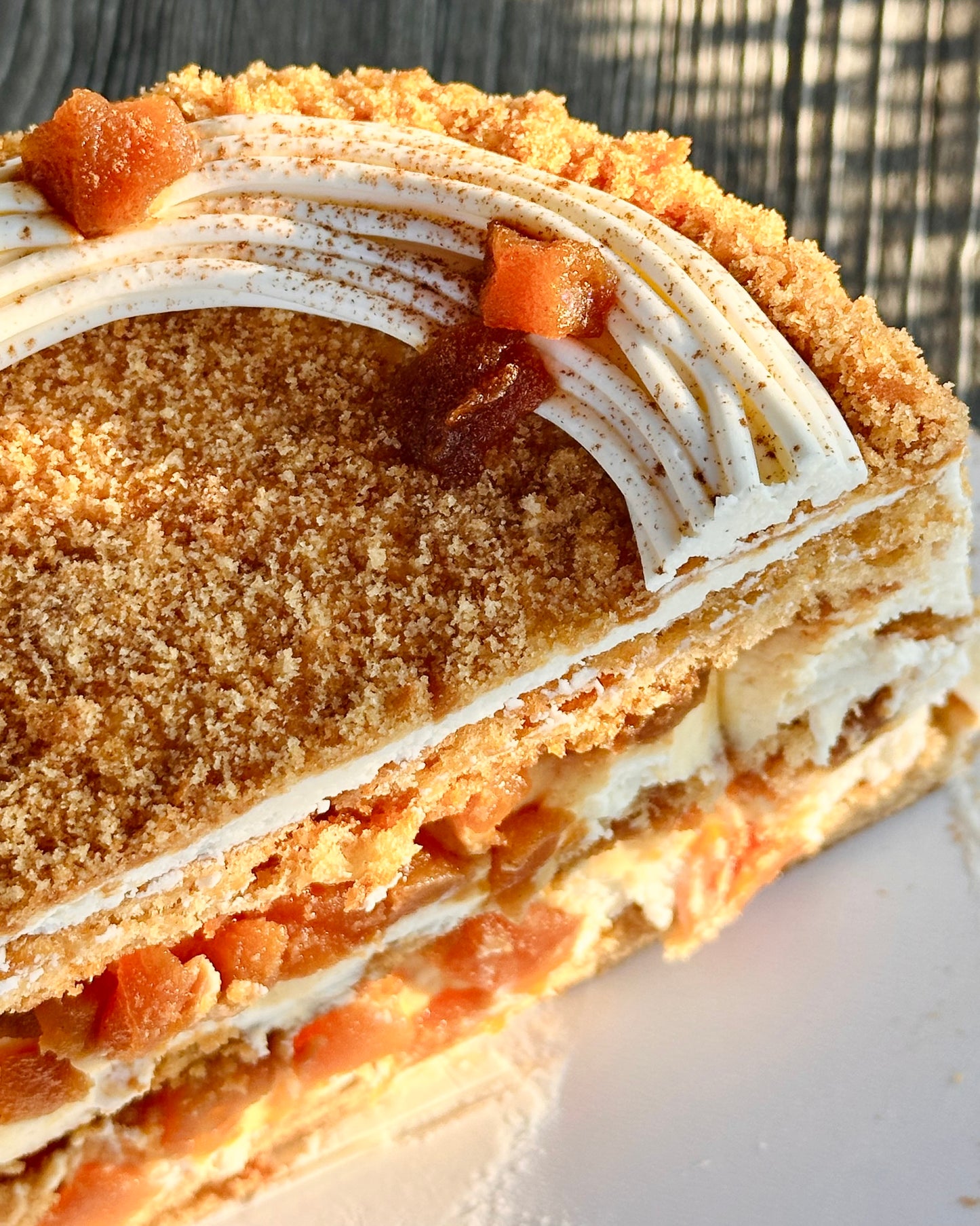 Tort cu Mere Caramelizate și Scorțișoară