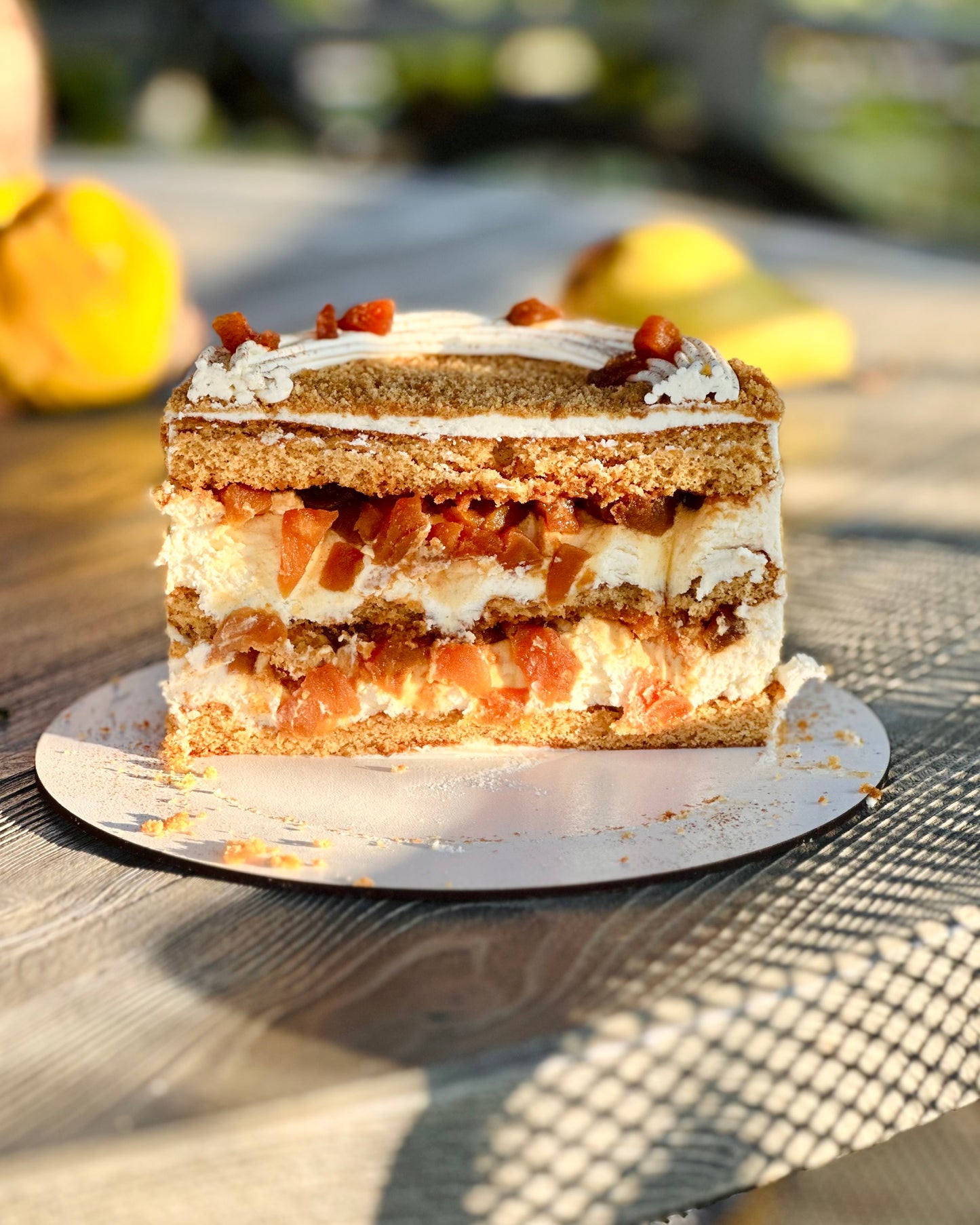 Tort cu Mere Caramelizate și Scorțișoară