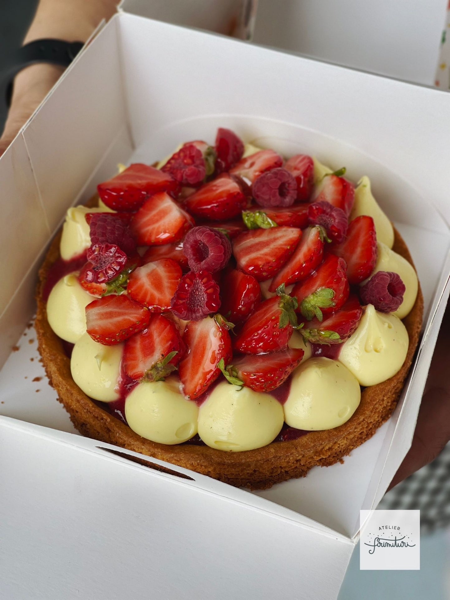 Tartă Sable Breton cu vanilie & fructe roșii