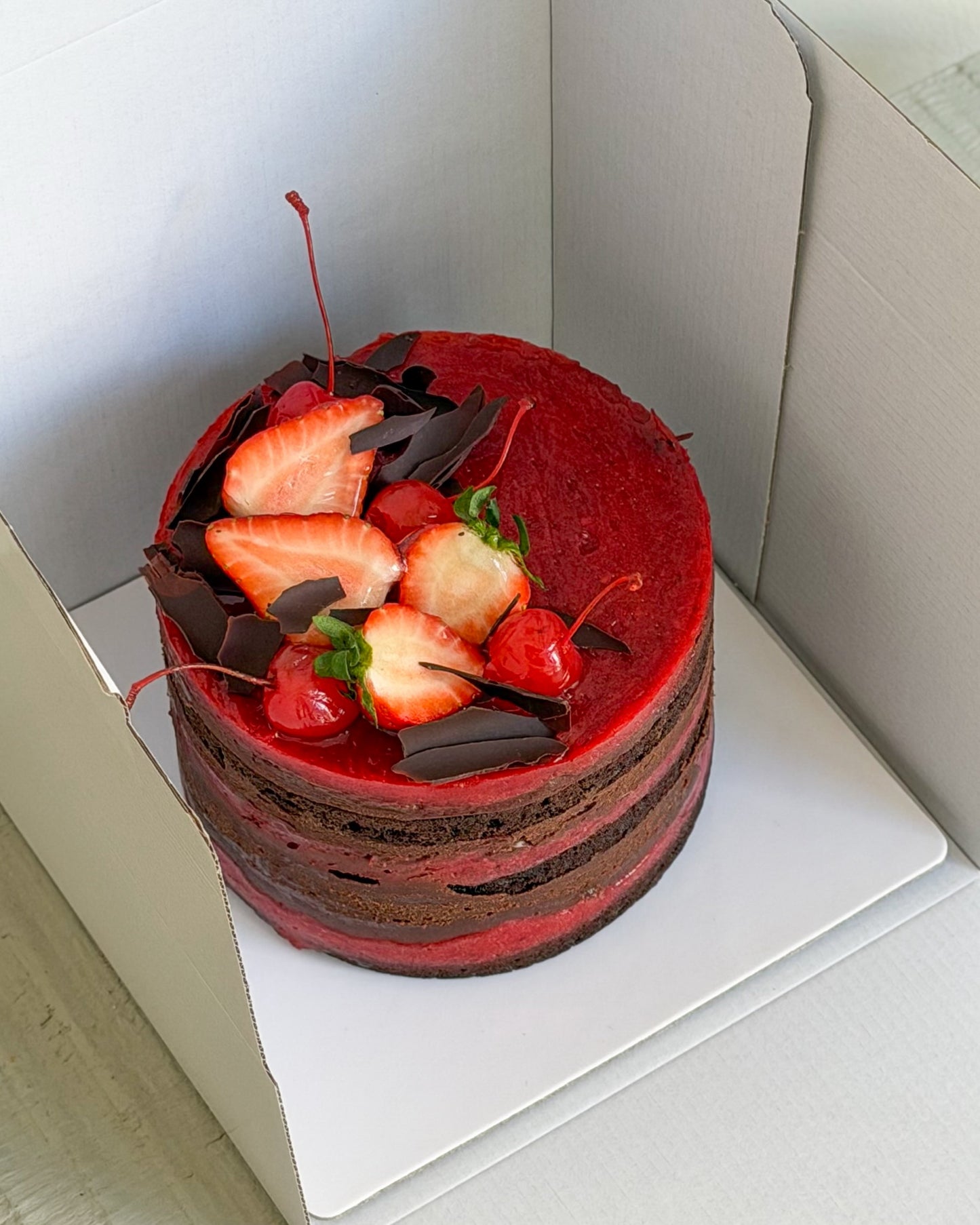 Mini tort vegan Brownie & Căpșuni| Ediția Florii & Paște