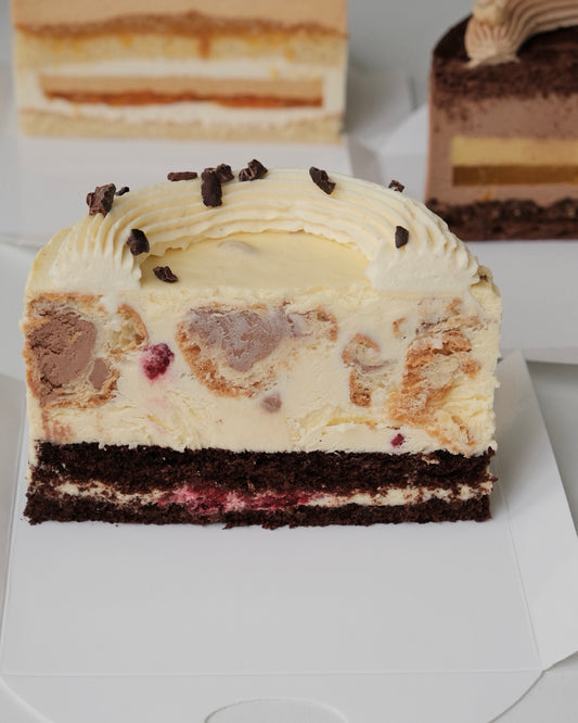 Tort Profiterol vanilie, ciocolată albă & zmeură