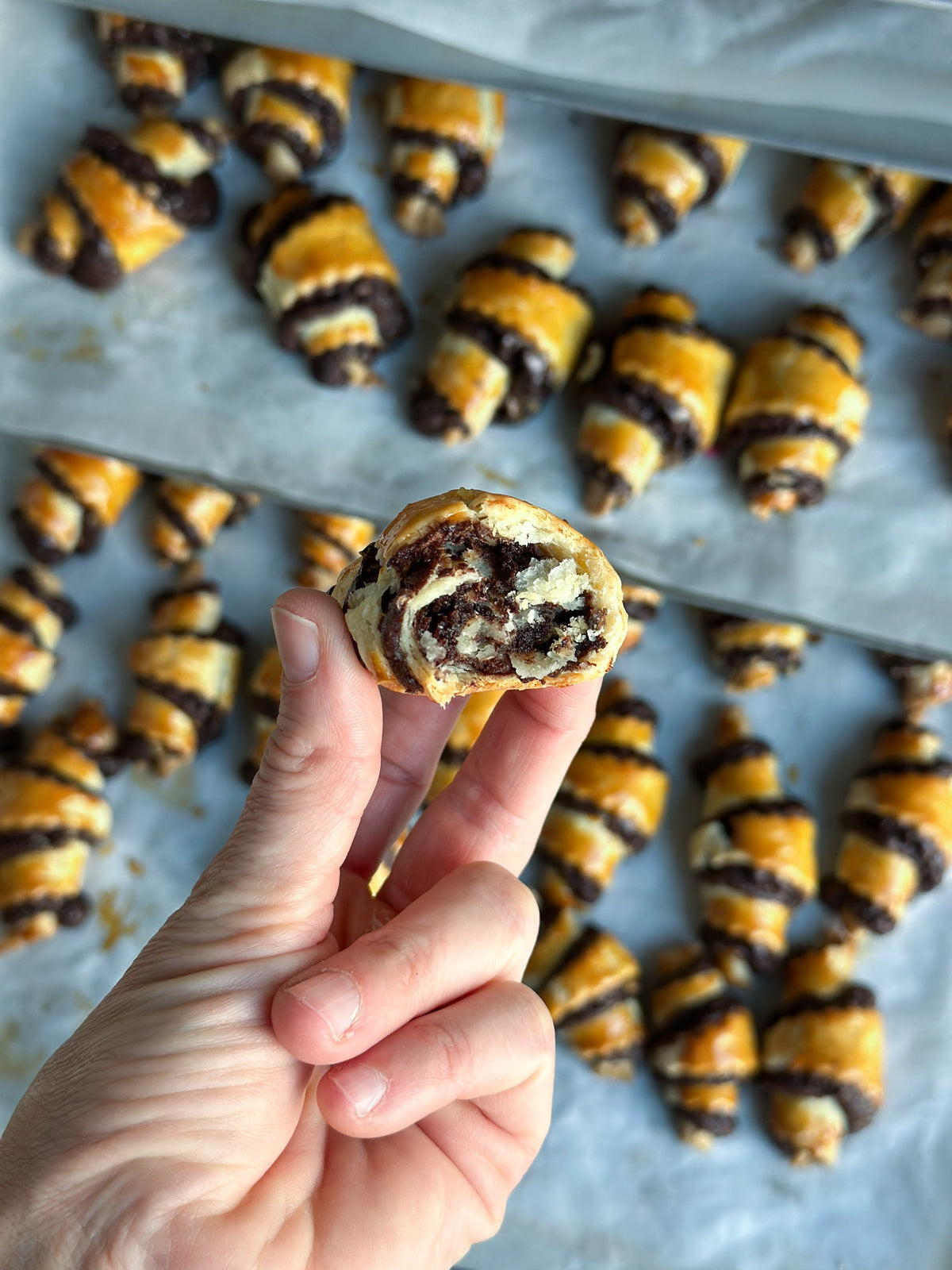 Cornulețe Rugelach cu ciocolată si nucă