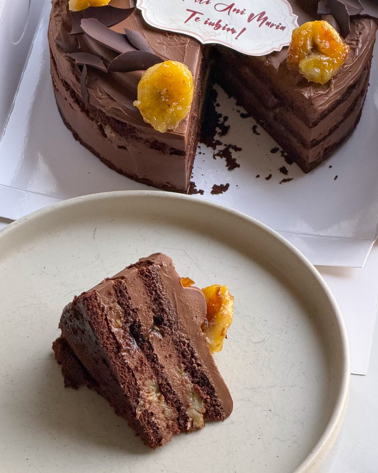 Tort Vegan Brownie cu Banane Caramelizate
